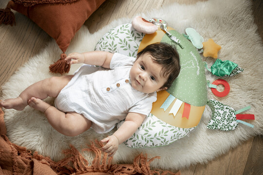 Sophie La Girafe Cosy Play Cushion image number 12